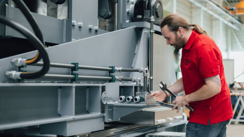 Anlagen- und Werkzeugbau bei HEEG Konstruktion und Maschinenbau GmbH in Aschaffenburg